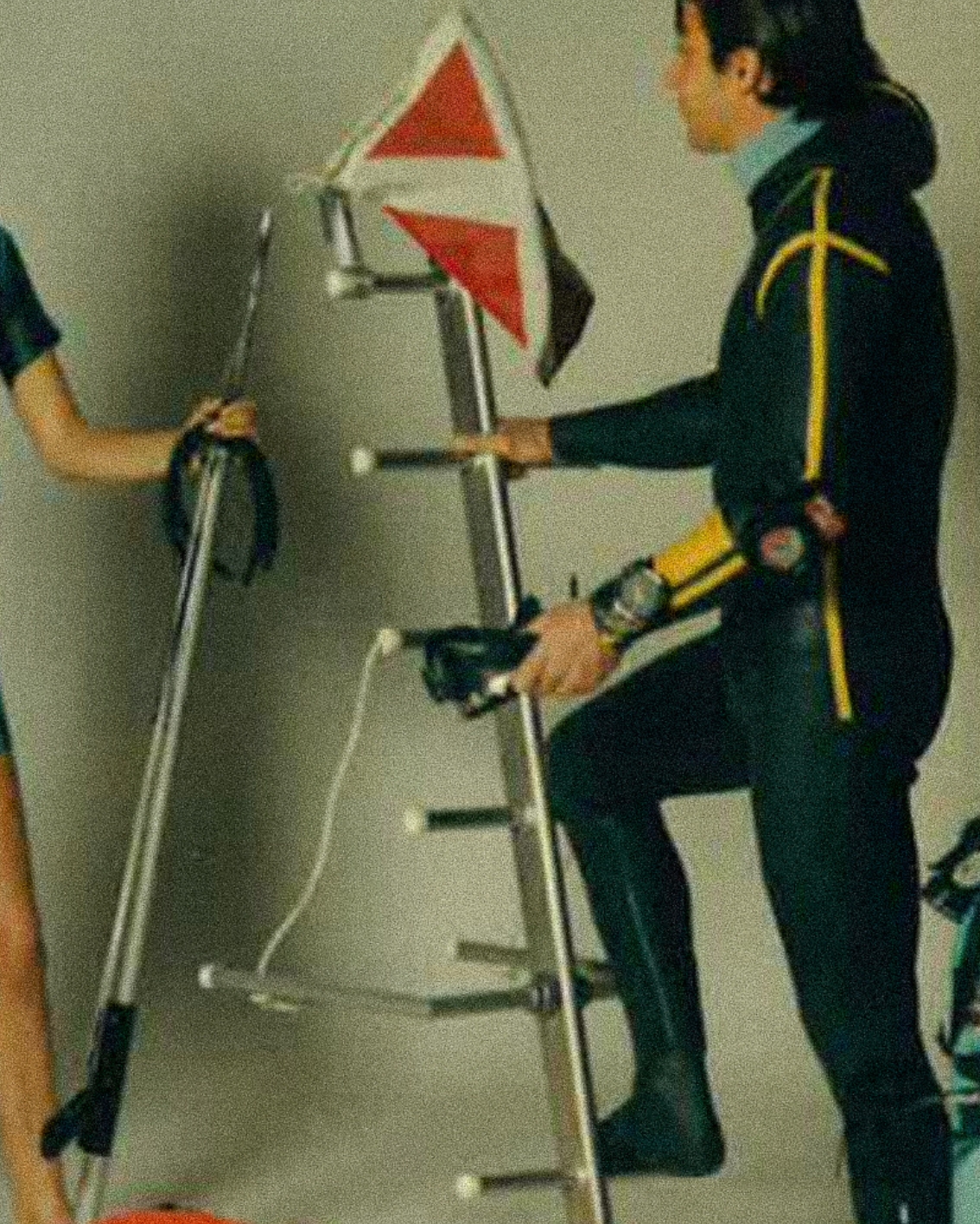 Invenzione della muta a bande gialle